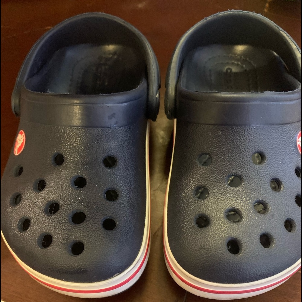Crocs size 6